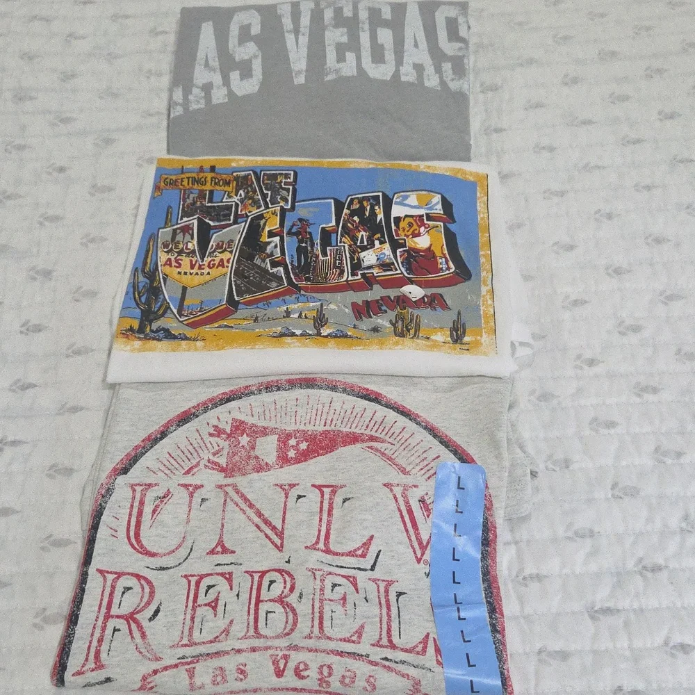 3 Awesome Las Vegas Nevada Tees In Great Condition! 2 NWT, 2 L, 1 Medium🎰🎲 - Picture 9 of 10
